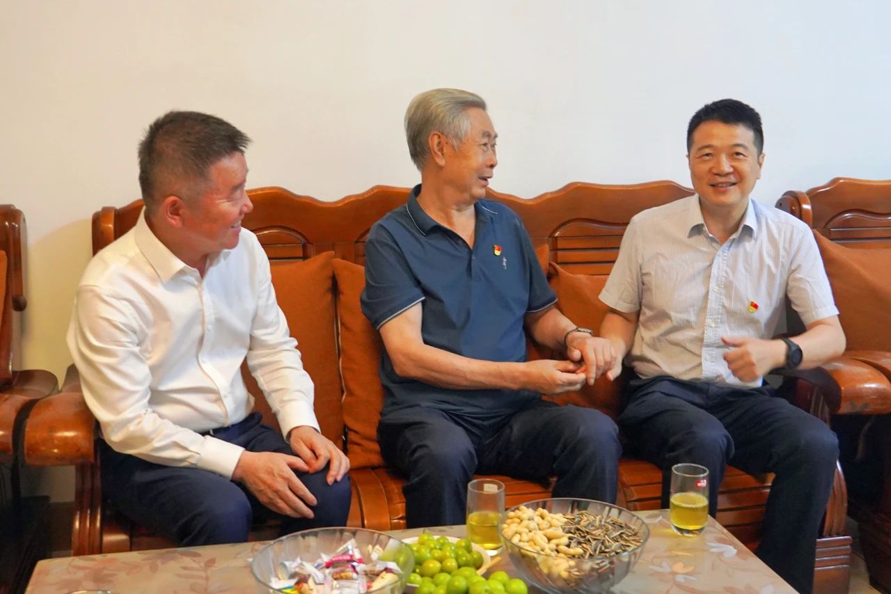 省k8凯发集团党委书记、董事长游勇发展“七一”走访